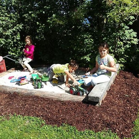 ヌスドルフ・アム・アターゼー Bauernhof Familie Knoblechnerヴィラ エクステリア 写真